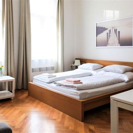 City Castle Aparthotel Прага Екстериор снимка