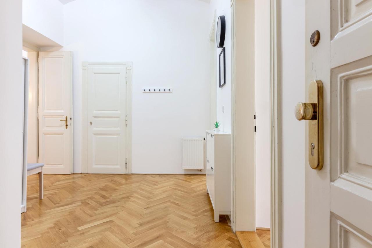 City Castle Aparthotel Прага Екстериор снимка