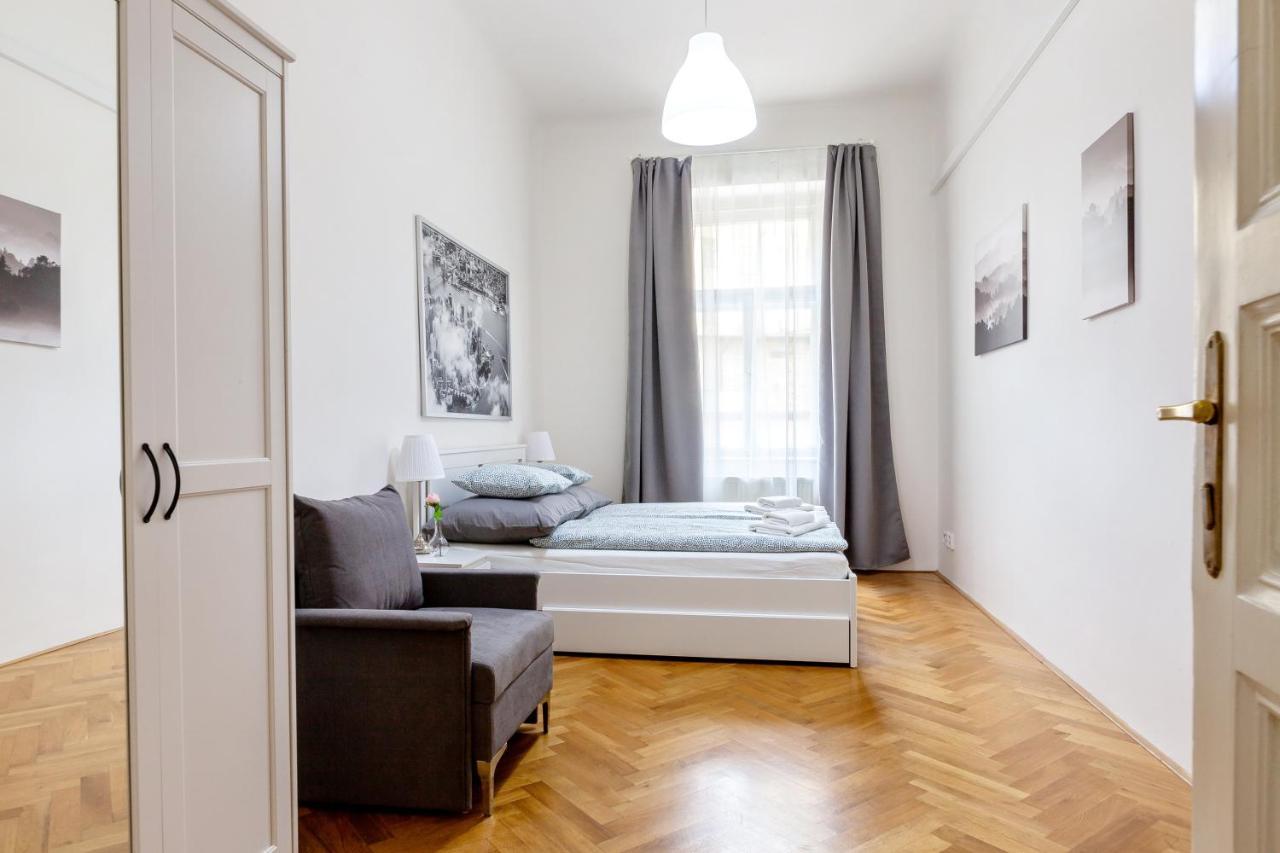 City Castle Aparthotel Прага Екстериор снимка