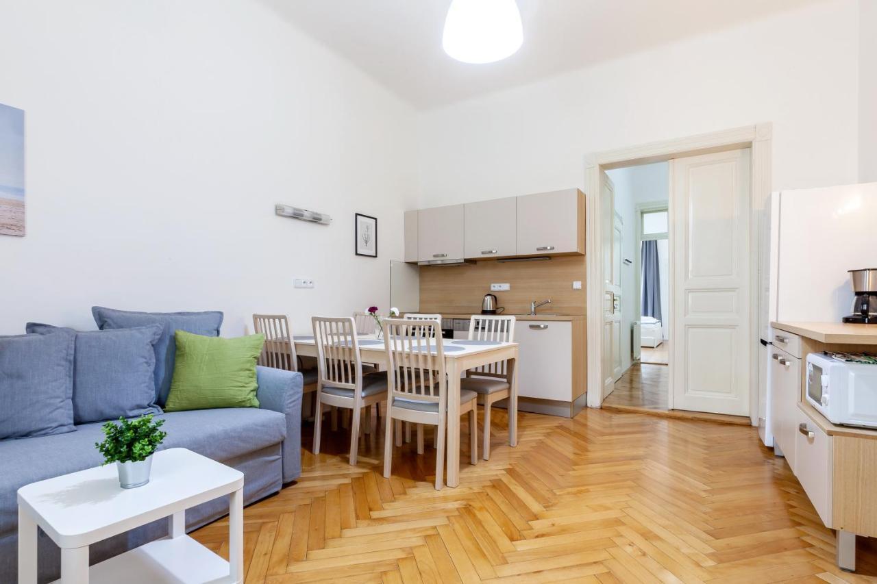 City Castle Aparthotel Прага Екстериор снимка