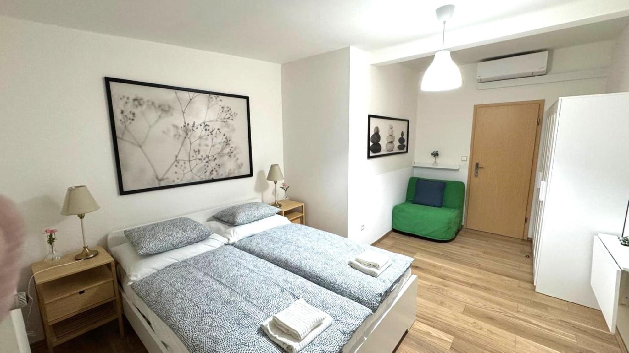 City Castle Aparthotel Прага Екстериор снимка
