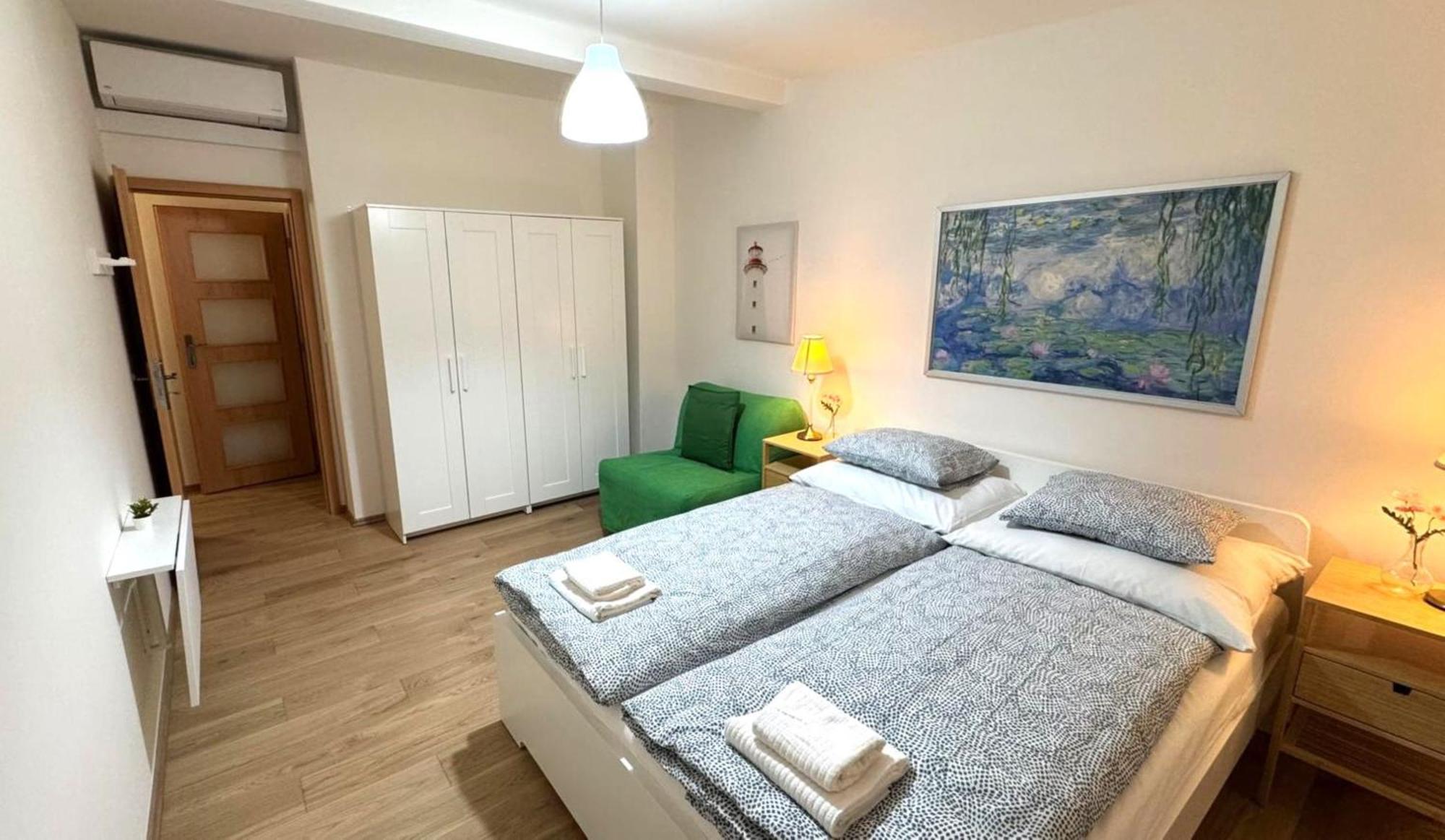 City Castle Aparthotel Прага Екстериор снимка