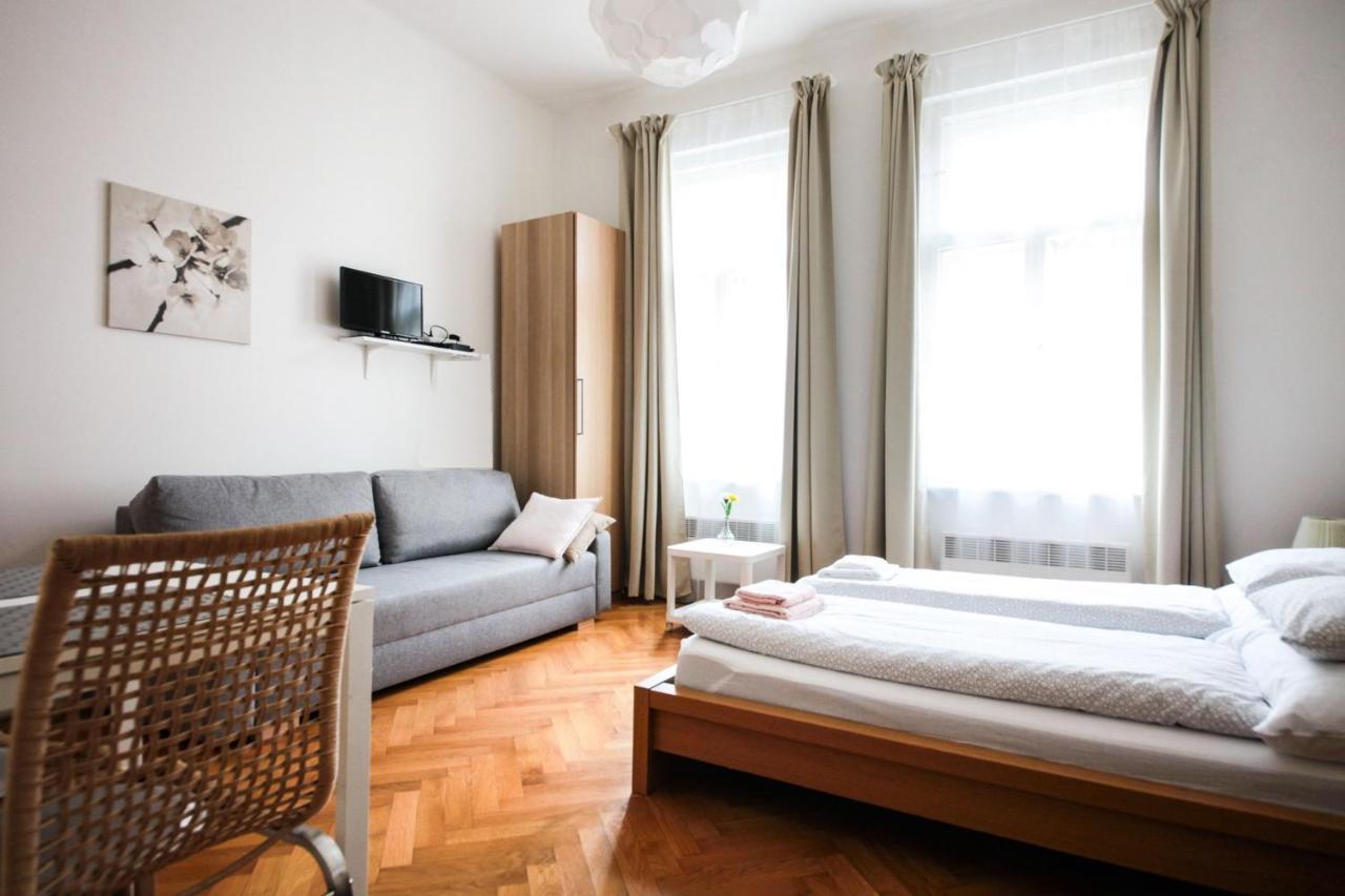 City Castle Aparthotel Прага Екстериор снимка