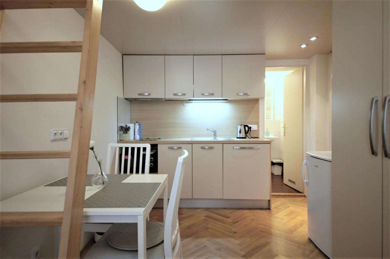 City Castle Aparthotel Прага Екстериор снимка