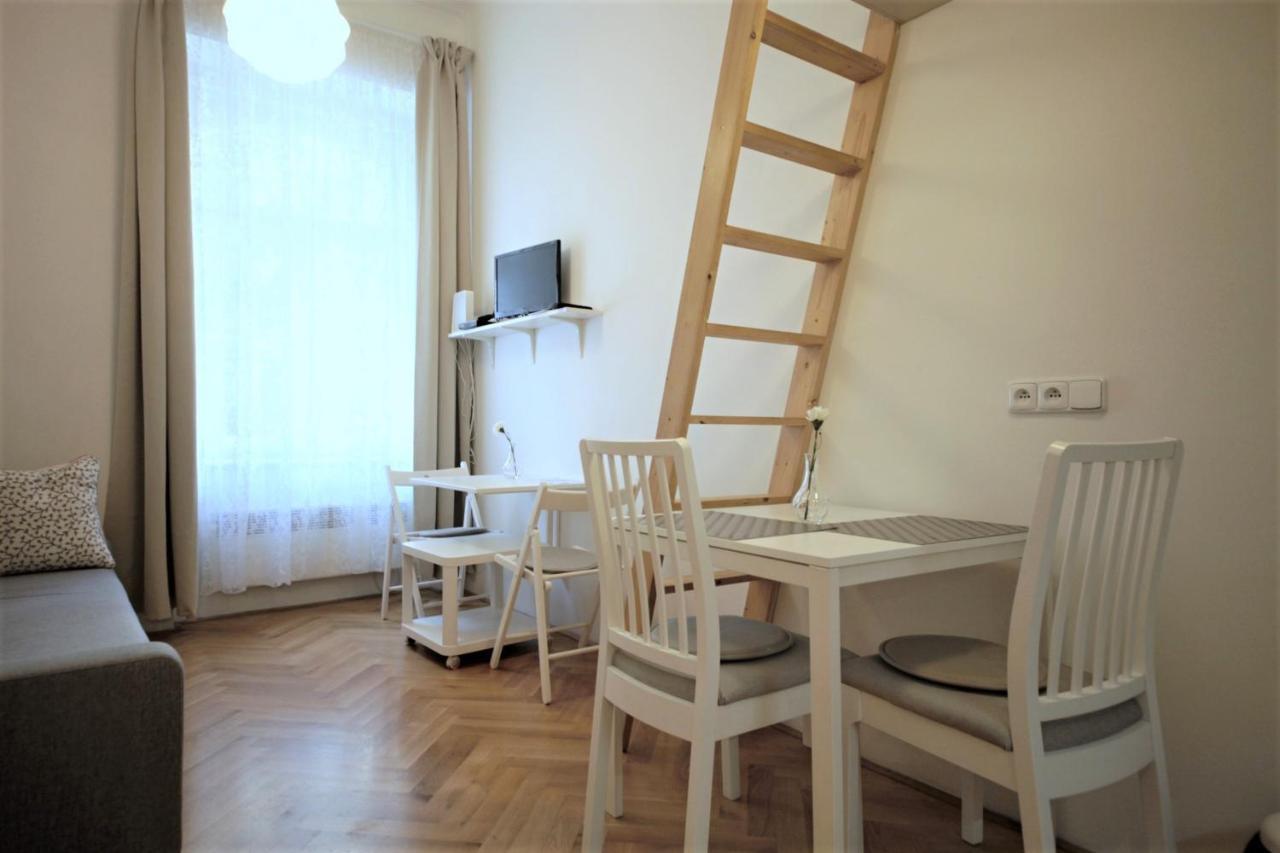 City Castle Aparthotel Прага Екстериор снимка