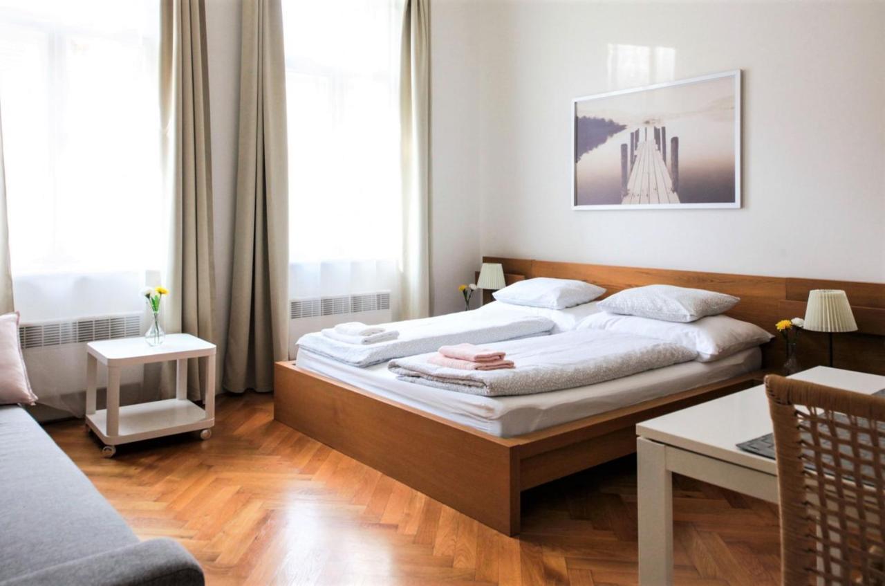 City Castle Aparthotel Прага Екстериор снимка