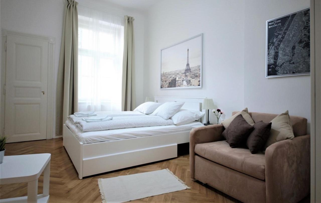 City Castle Aparthotel Прага Екстериор снимка