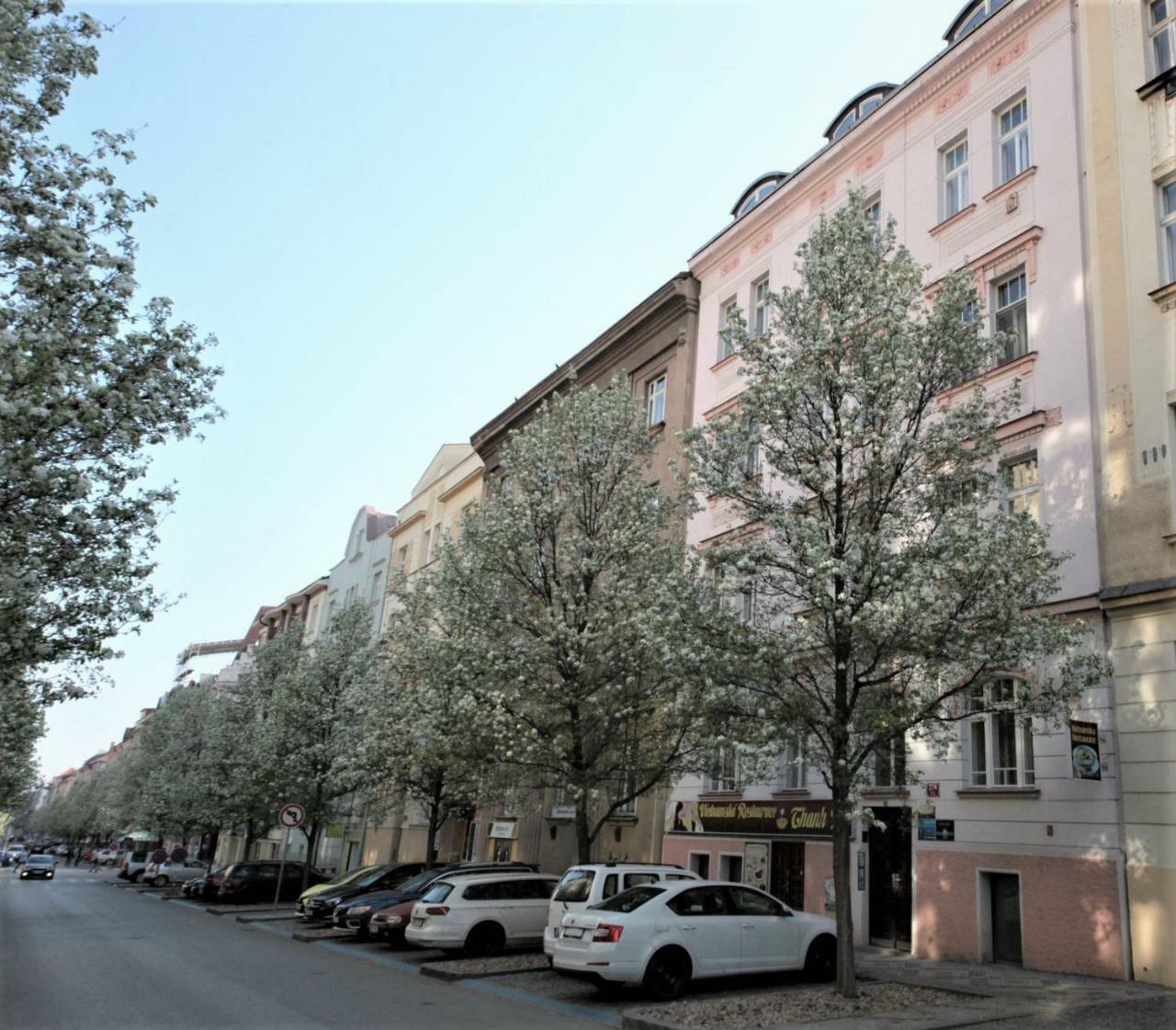 City Castle Aparthotel Прага Екстериор снимка