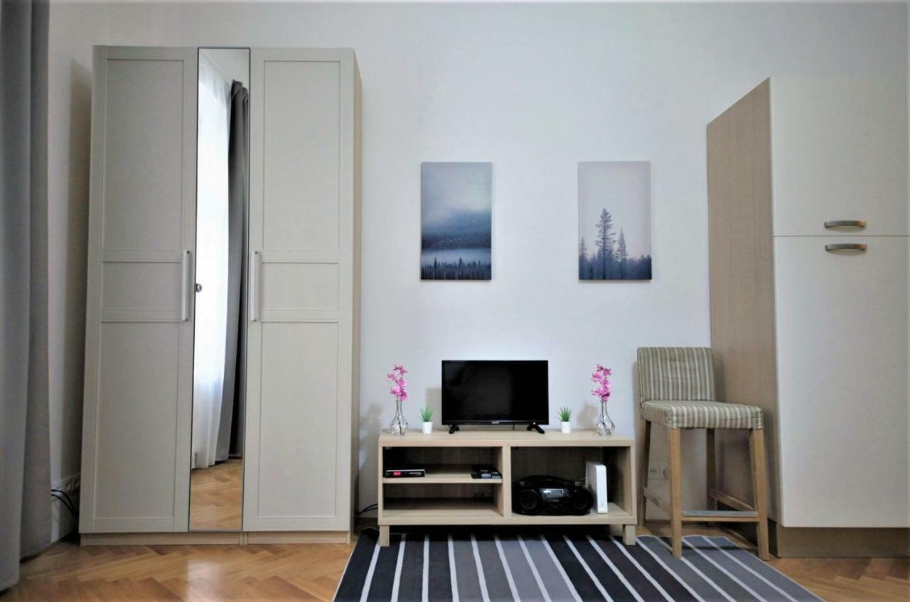City Castle Aparthotel Прага Екстериор снимка