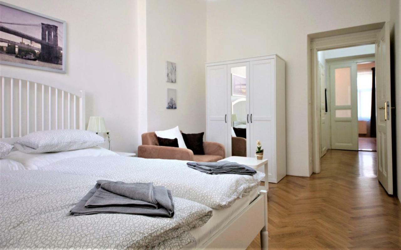 City Castle Aparthotel Прага Екстериор снимка